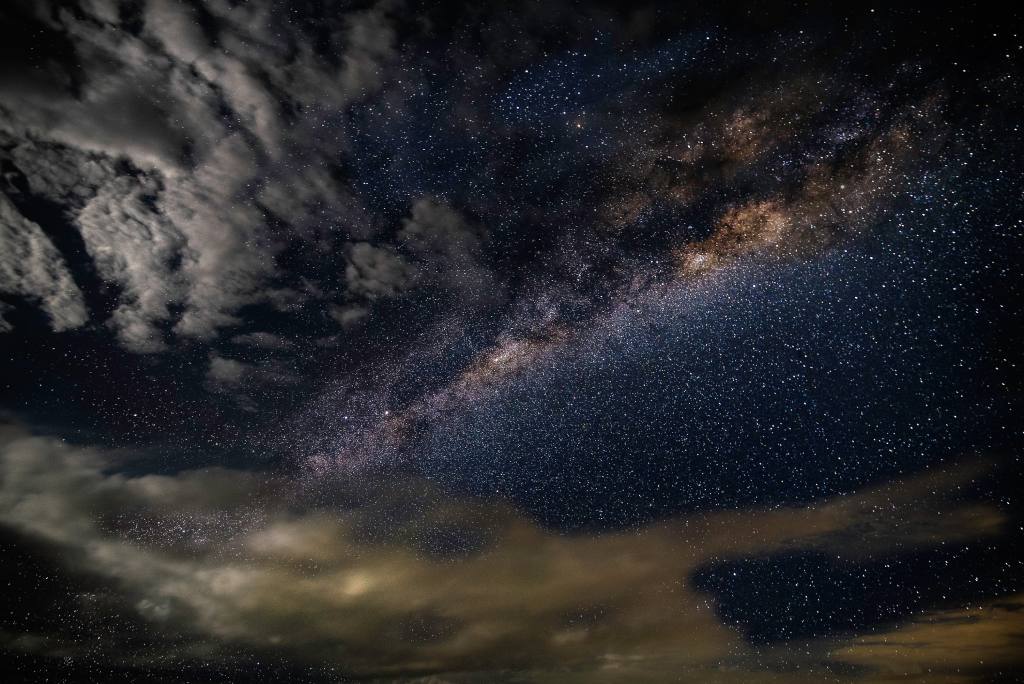 ciel sombre étoilé