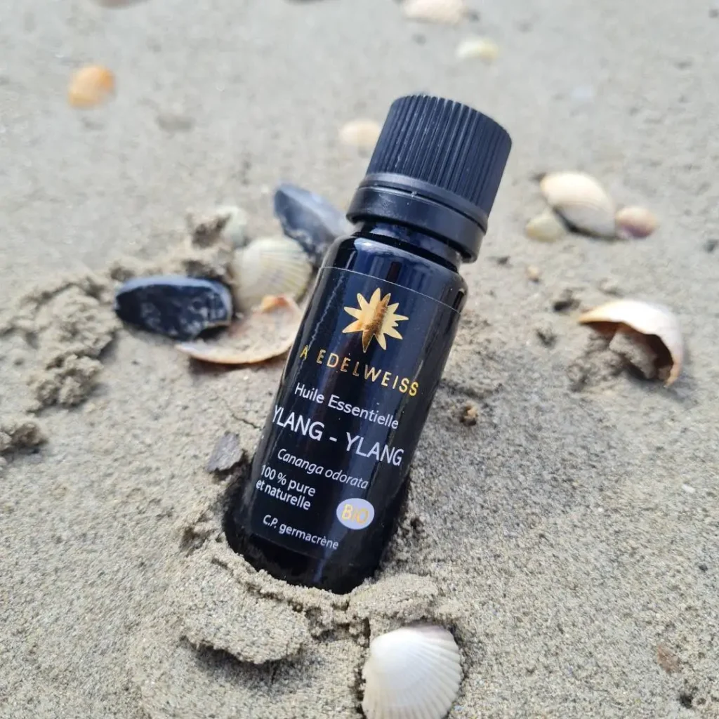 comment attirer les bonnes energies huile essentielle bio ylang1